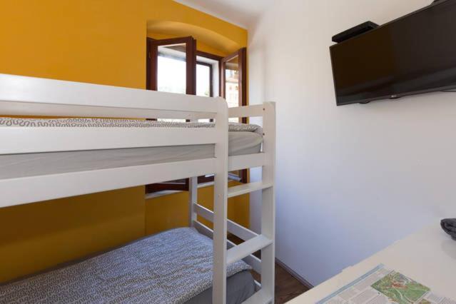 Hostel Kvarner- Private Rooms & Dorms Rijeka Extérieur photo