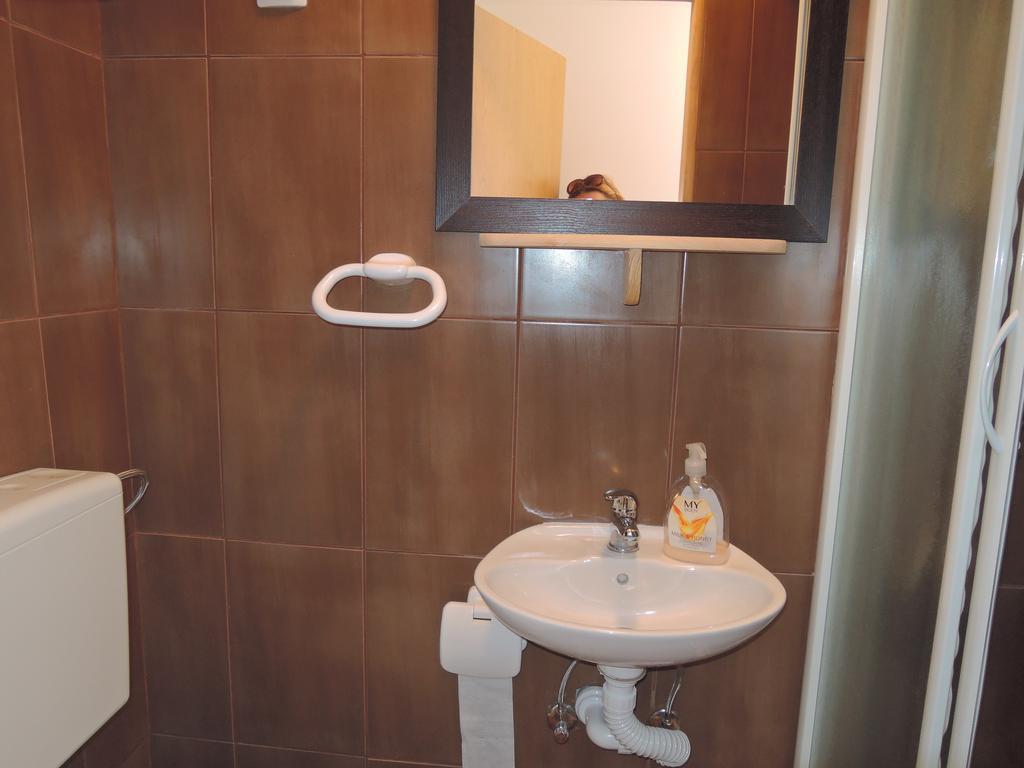 Hostel Kvarner- Private Rooms & Dorms Rijeka Extérieur photo